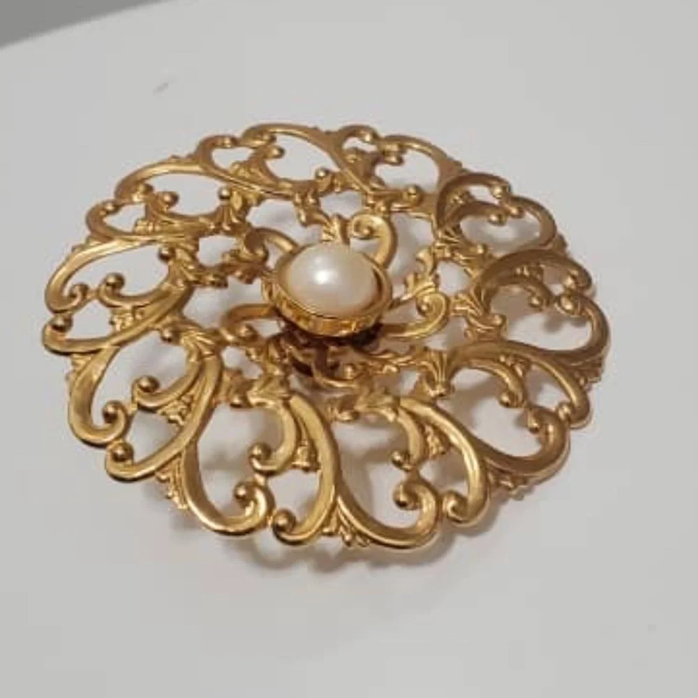 N/A avon pin